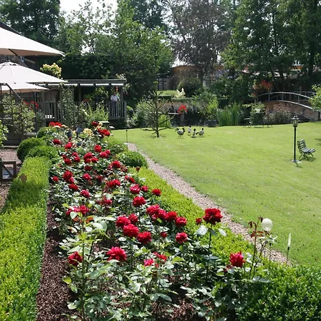 Flat On Small Farm With Indoor Pool Many Activities,kindwiller 아파트